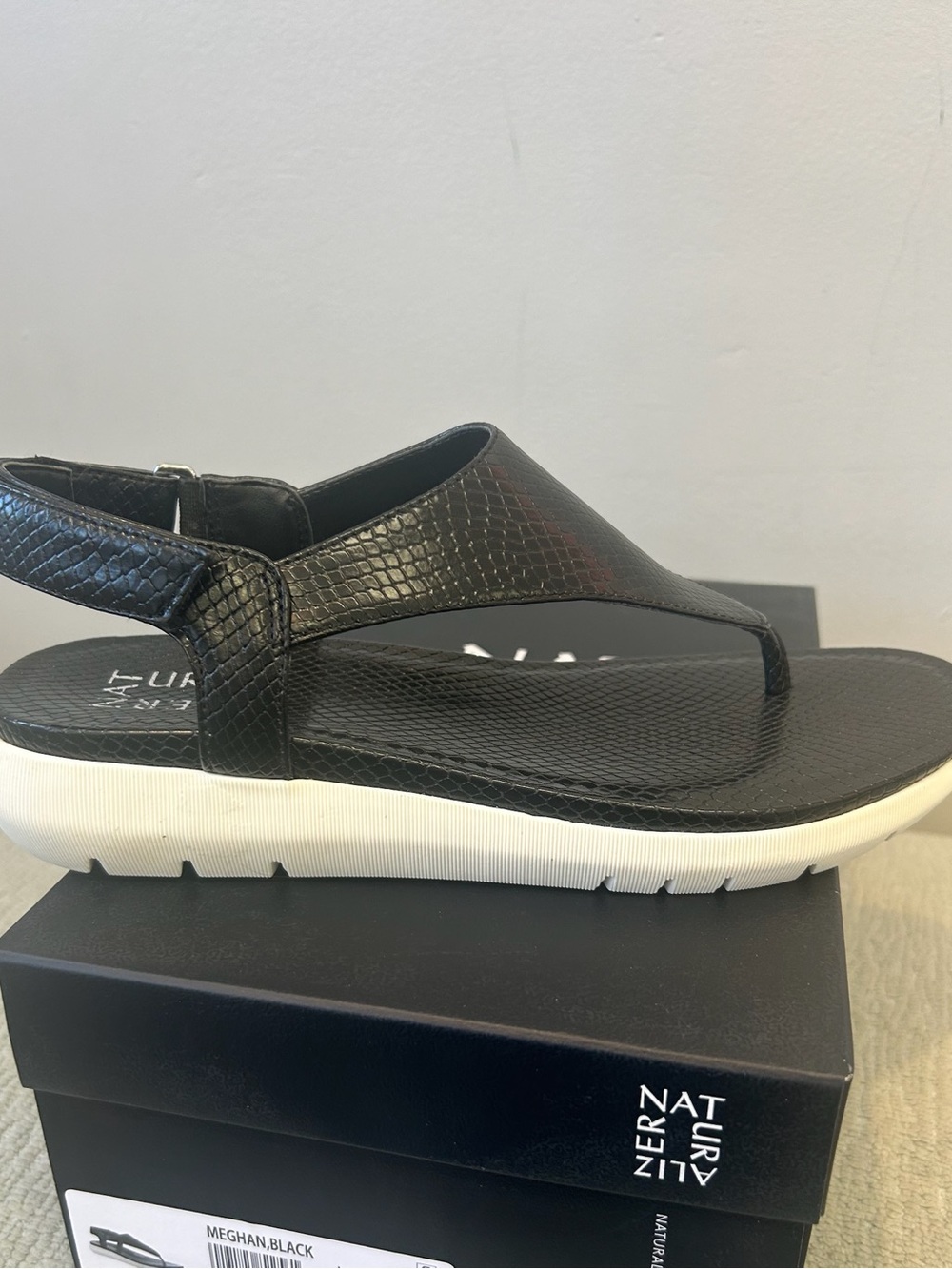 Naturalizer Meghan Black Textured Sandals Comfort Slingback Sizes 7.5 & 8.5